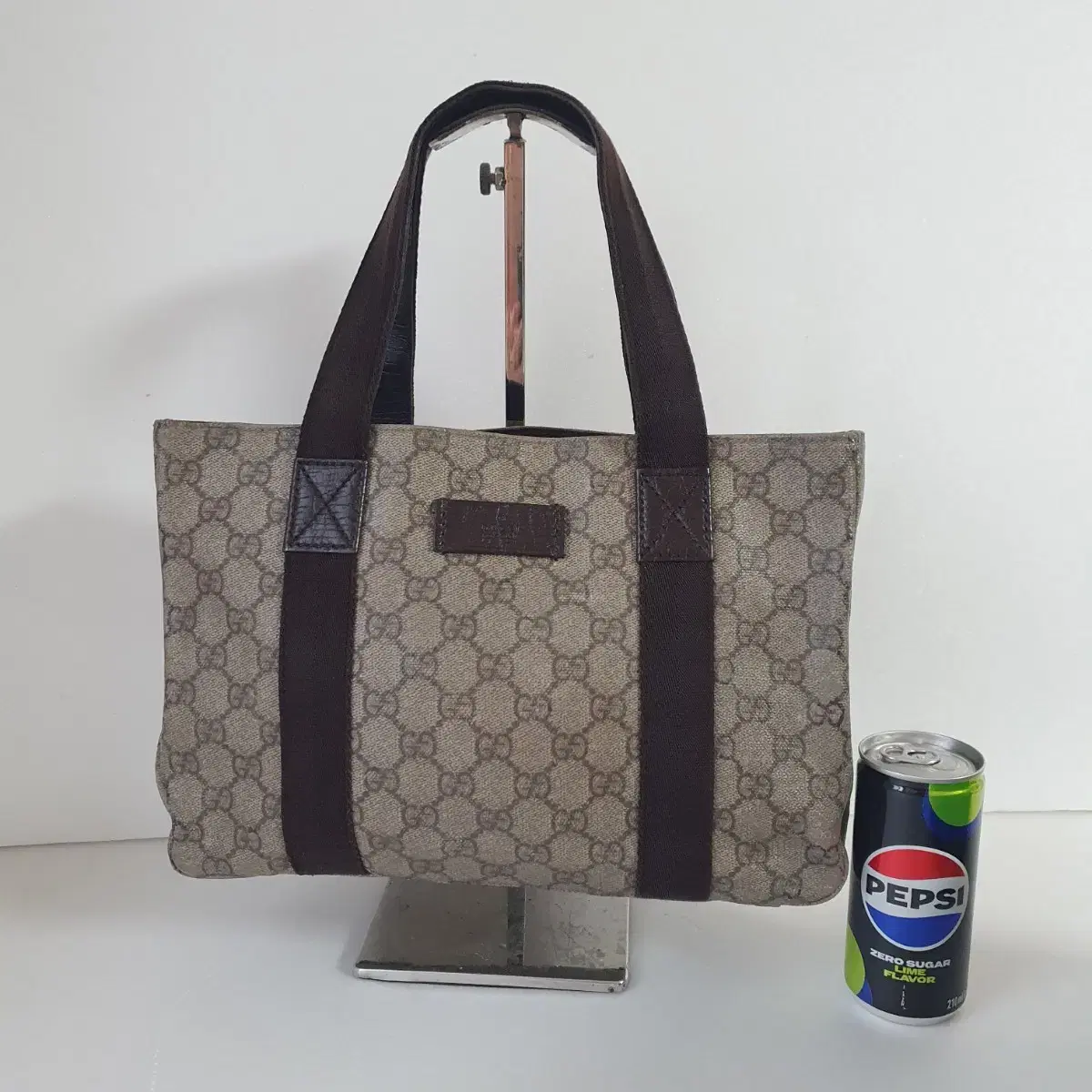 GUCCI　グッチ　キャメル　シボレザー　折り畳みタイプ　保存袋・付属品 グッチ さくらんぼ 偽物 かわいいチェリー GGスプリーム